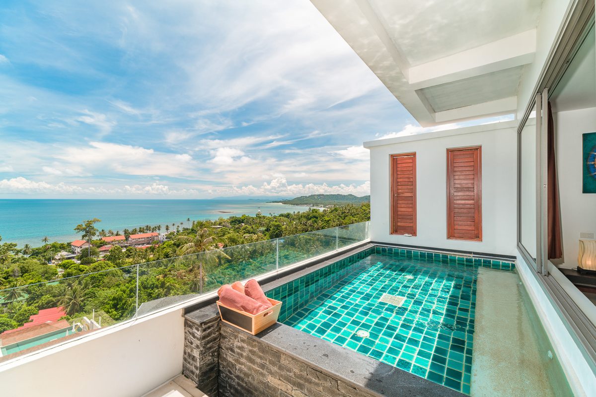 Infinity pool with panoramic sea view at Tropical Sea View Residence